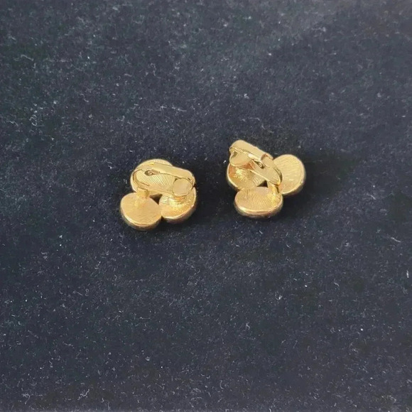 Vintage Estate Clip On Earrings Gold Tone Black Tri-Stone 7/8" - Picture 2 of 2